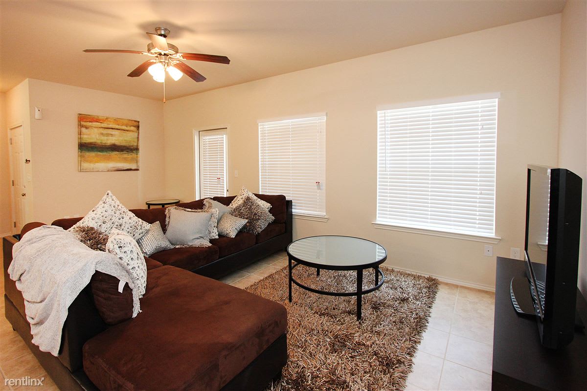 Stone Knights Apartments – photo 4