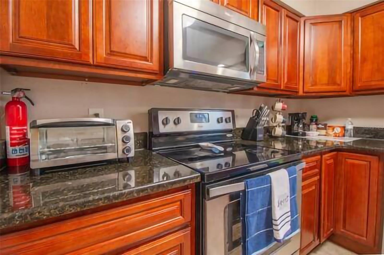 1245 Catalpa Ln – photo 3