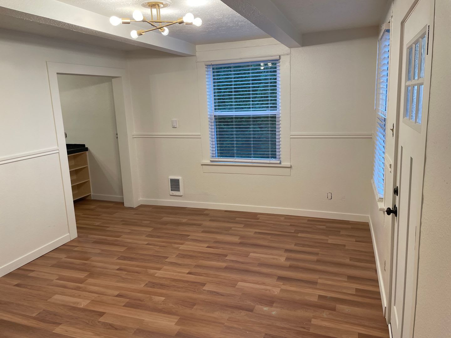 Charming River Road Two Bedroom! – photo 4