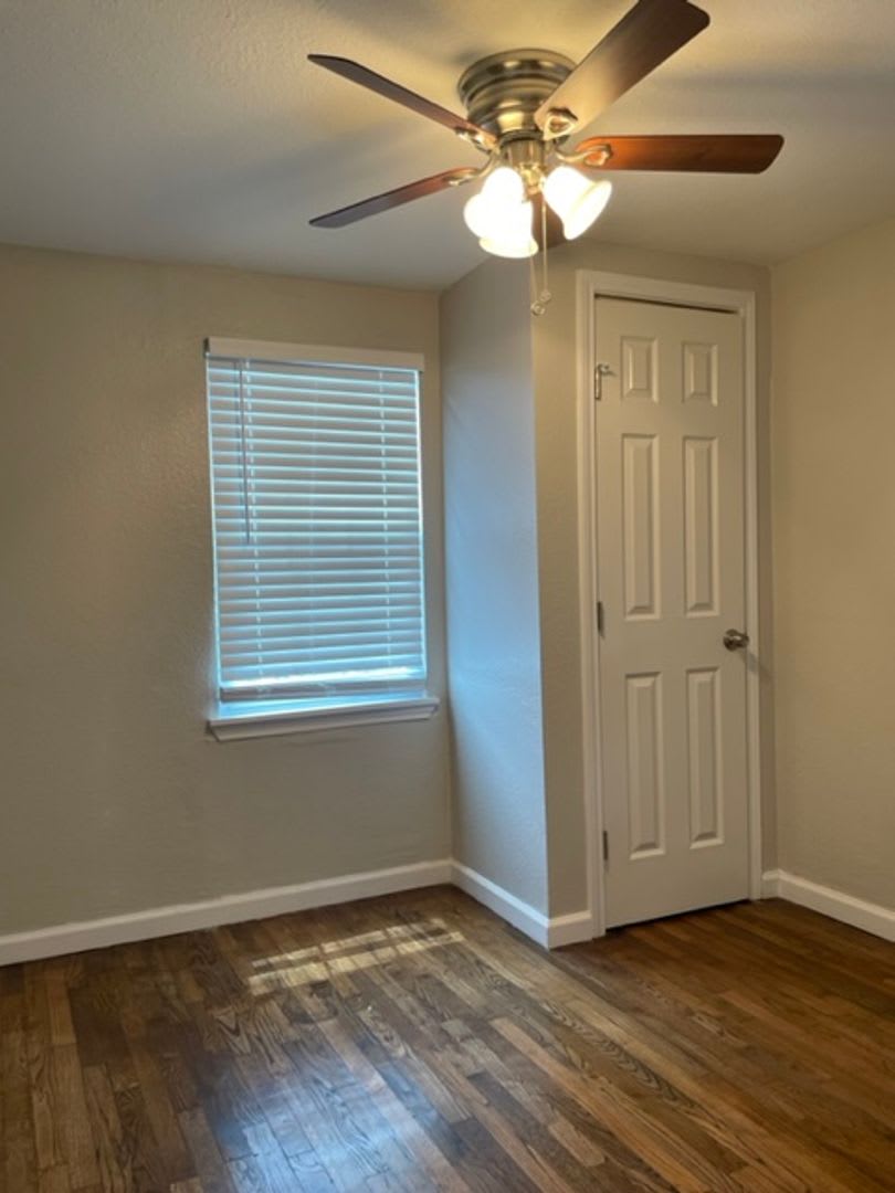 Reduced Deposit And Free Weeks Updated 2Br W Granite Counters Wood Floors Prime Location Near Shopping – photo 5