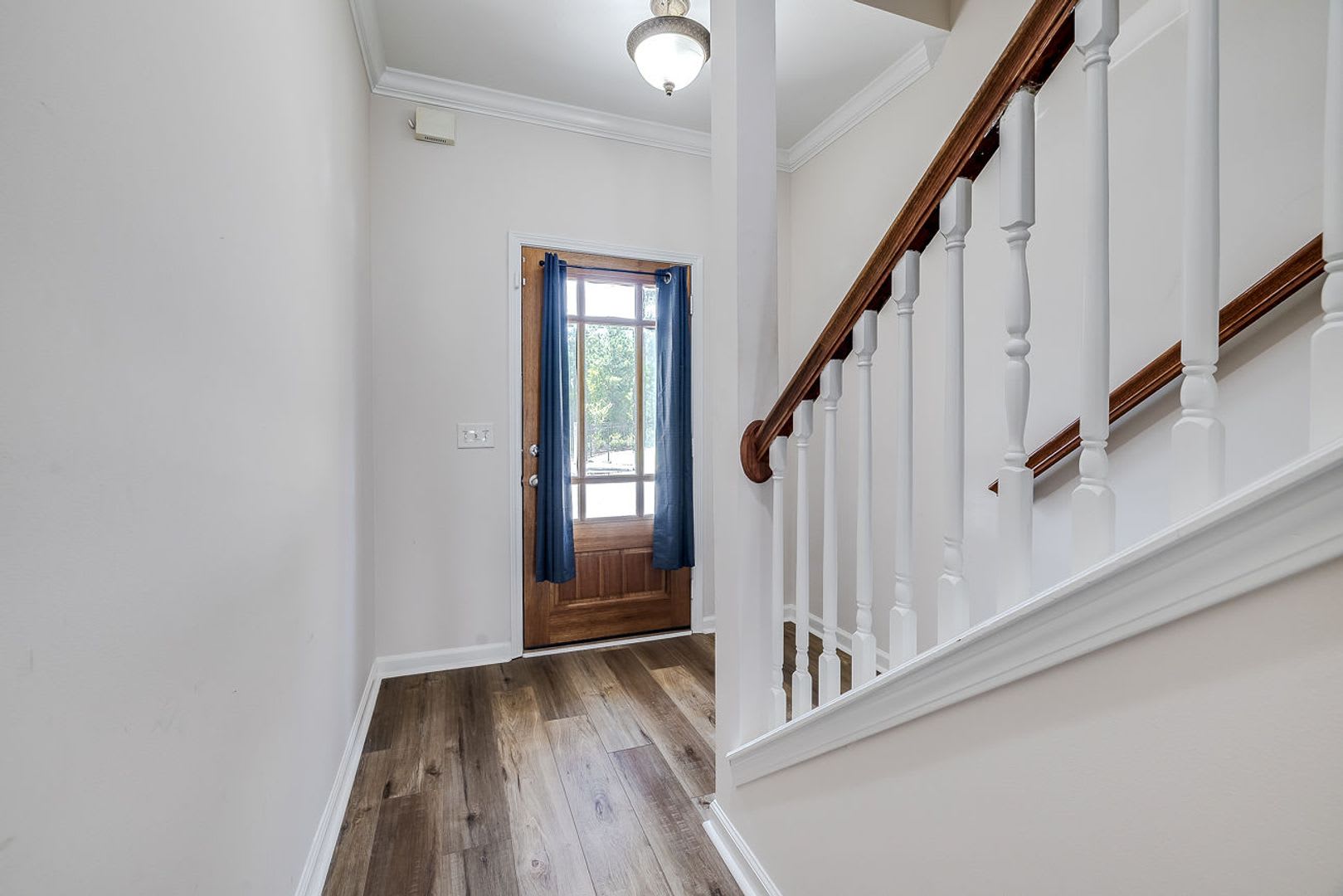3-Bedroom End-Unit Townhome in Gated Weslyn Park – photo 4