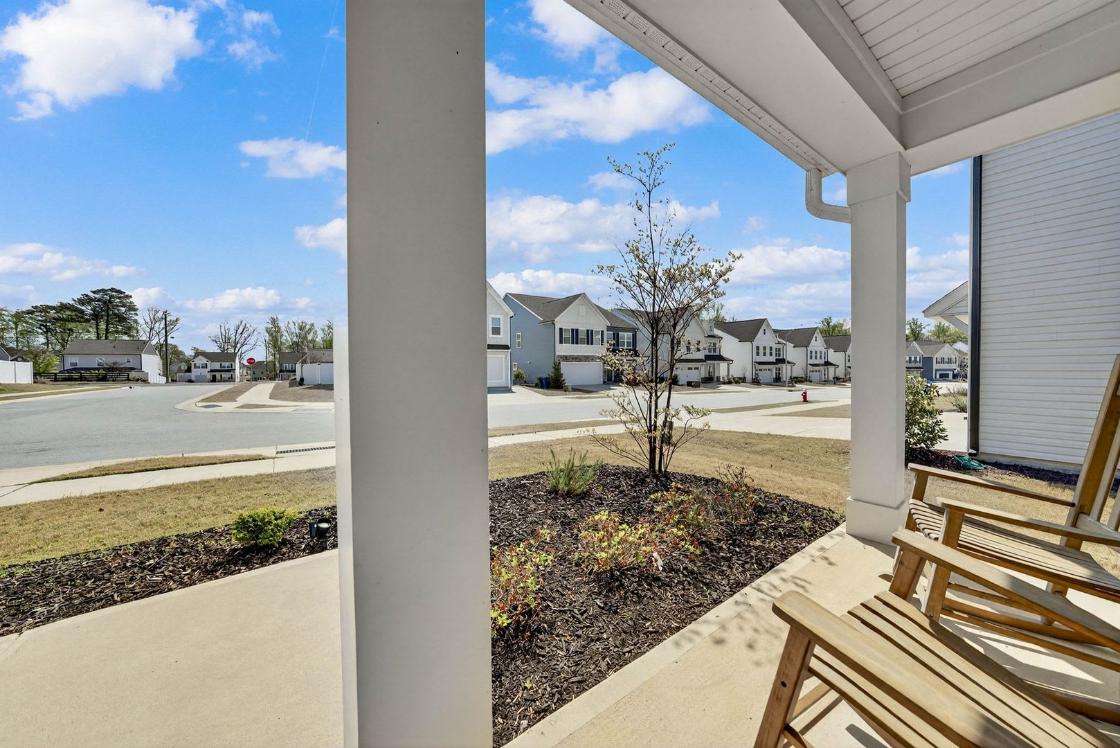 Spacious 5-Bedroom Home in Arlington Meadows! – photo 2