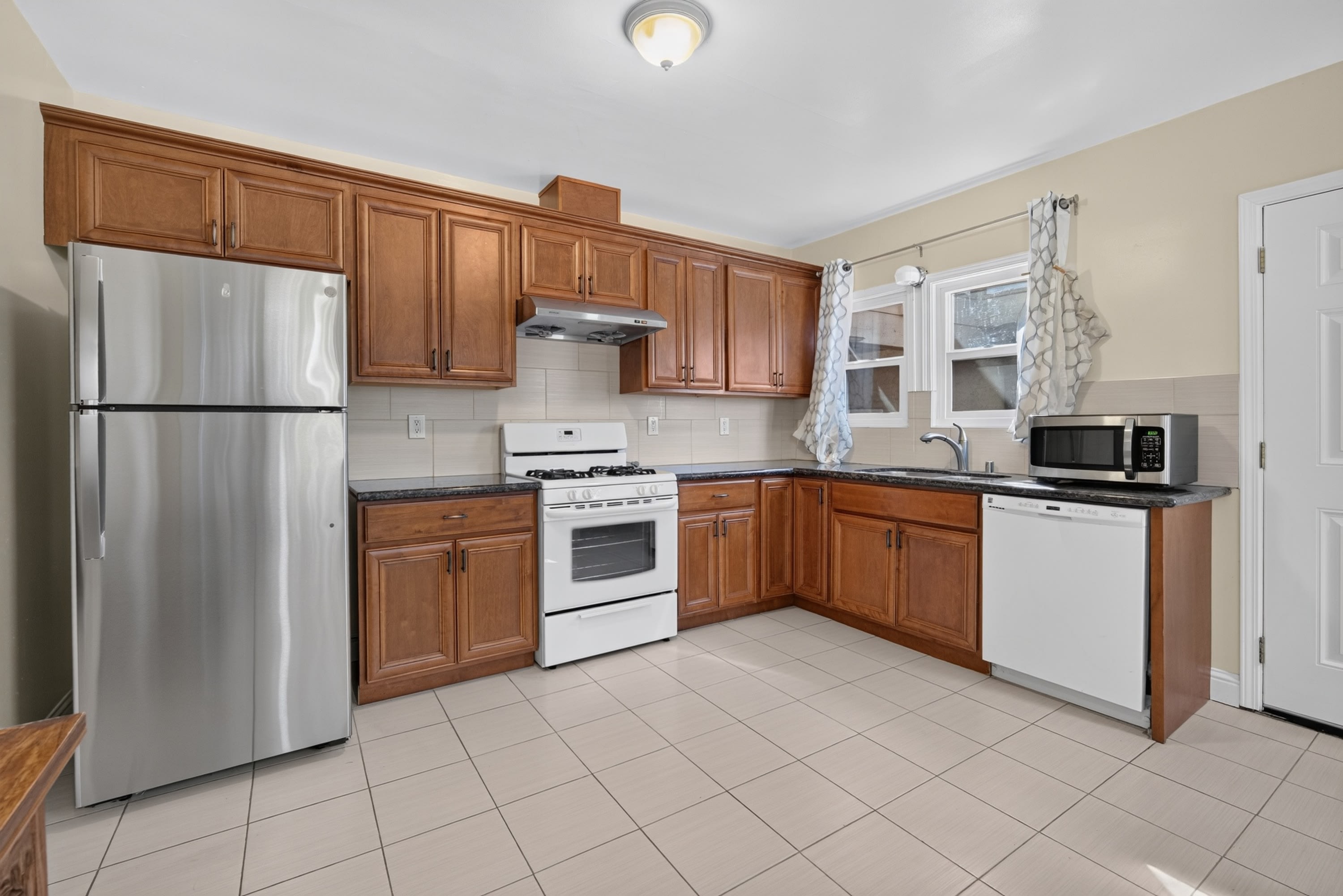 736 Mountain View Avenue – photo 3