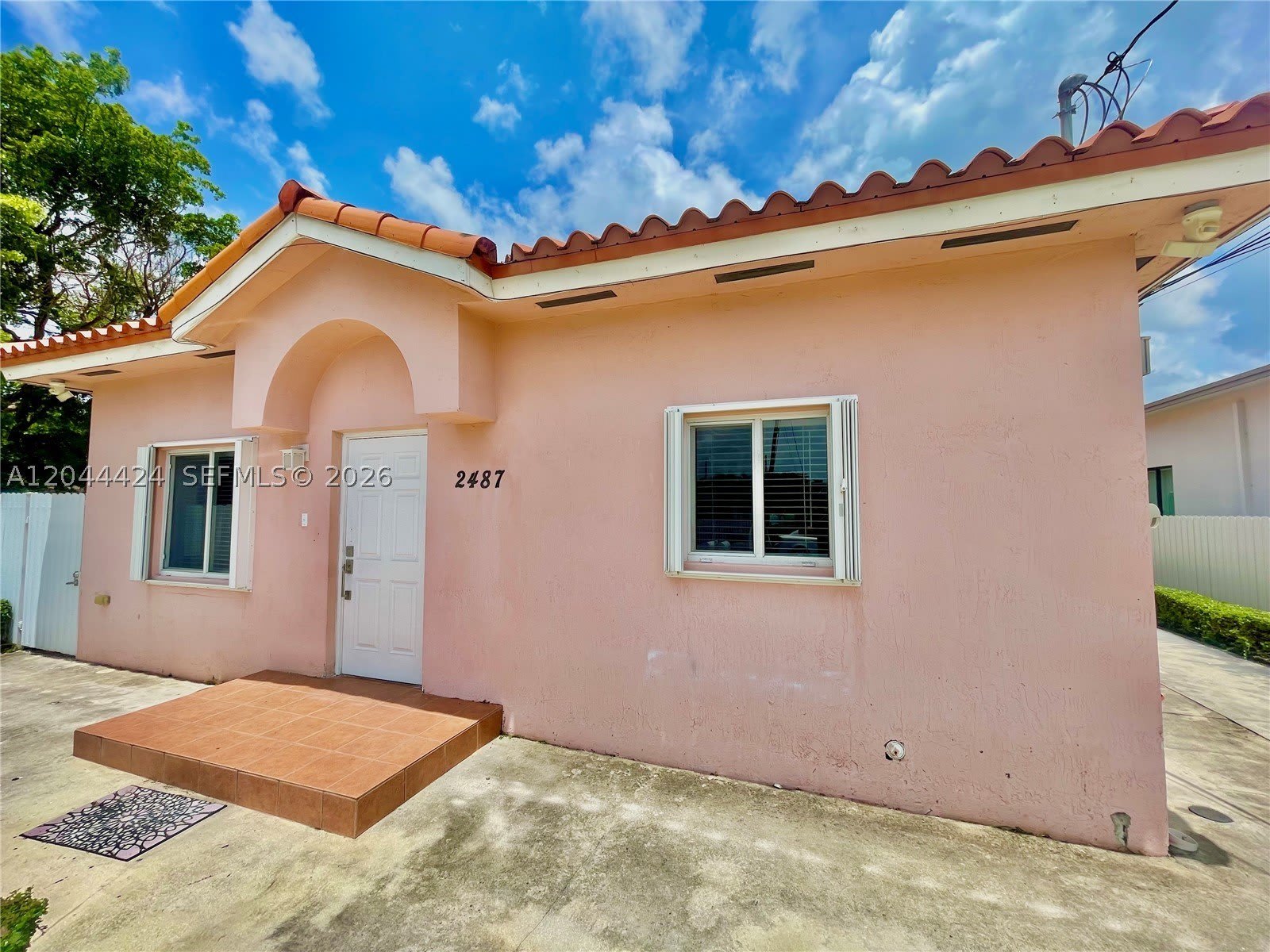 2487 W 5th Ct – photo 1