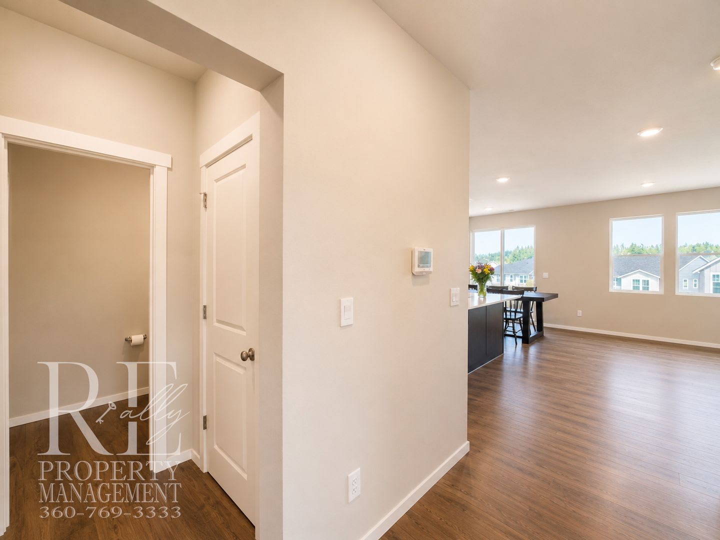 Bremerton Townhome With Mountain Views 2 Car Garage Light Filled Living – photo 3