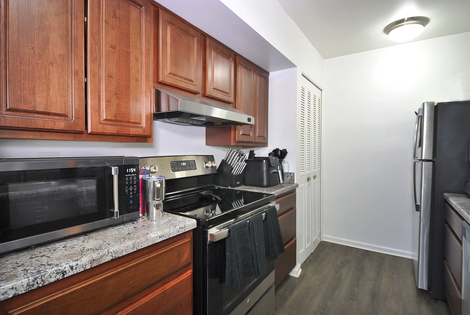 Woodcrest Apartments – photo 2