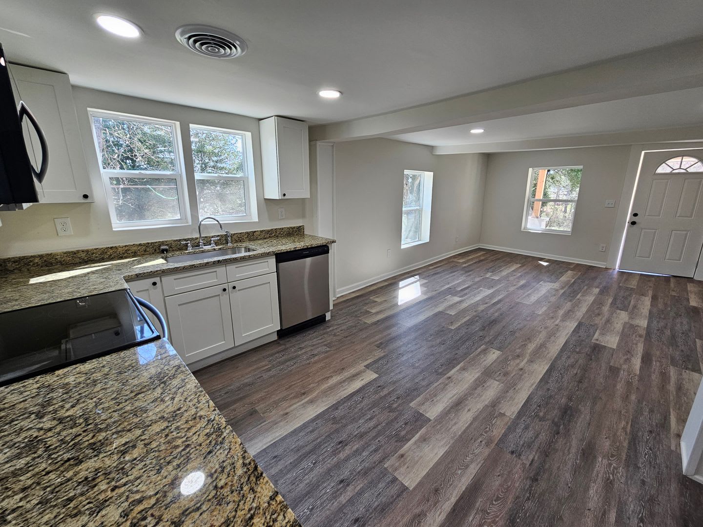 3-Bedroom 2 Bath, 2-story home ready for you to call home with move in special pricing! – photo 4