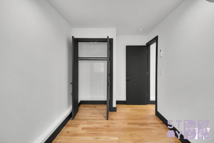 242 Parkside Avenue – photo 4