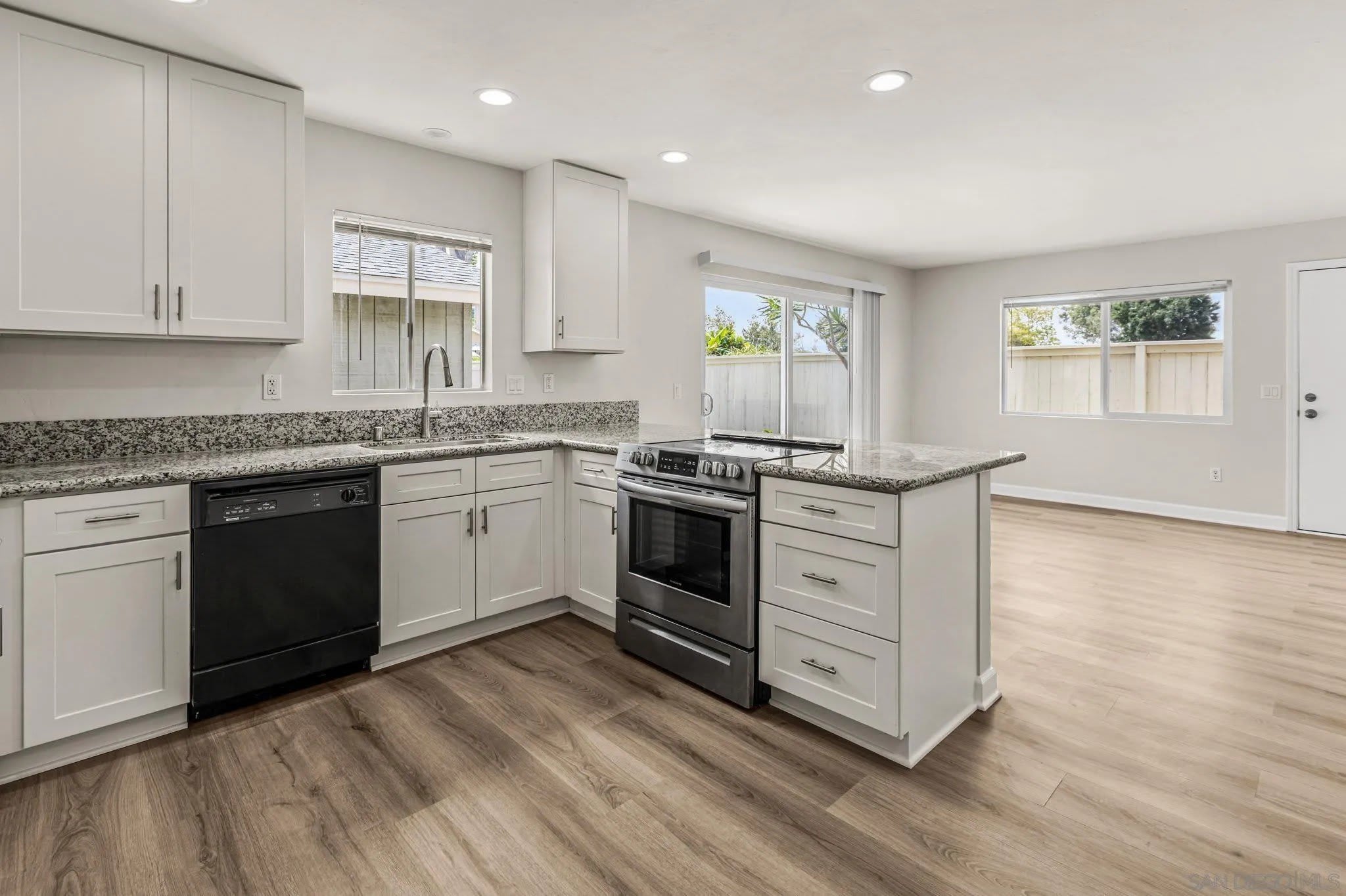 1809 Eastwood – photo 2