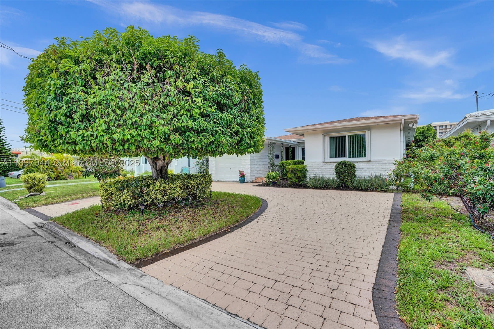 8851 Byron Ave – photo 4