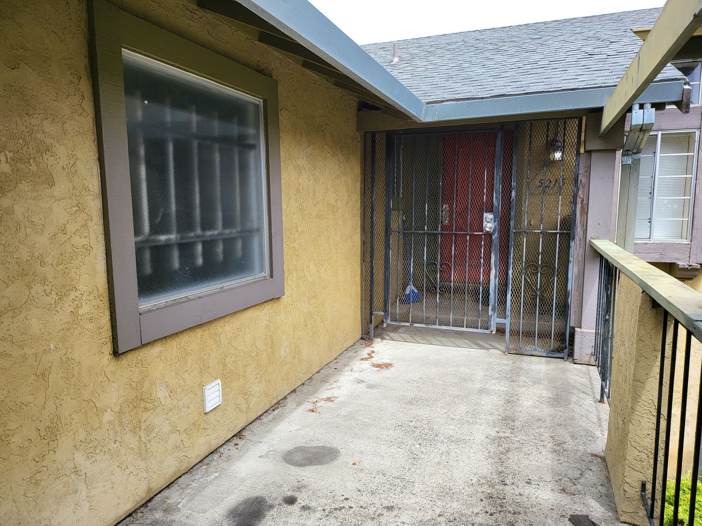 Beautiful 3-Bedroom, 3-Bath Home with Bonus Room in Richmond’s Bayview District – photo 3