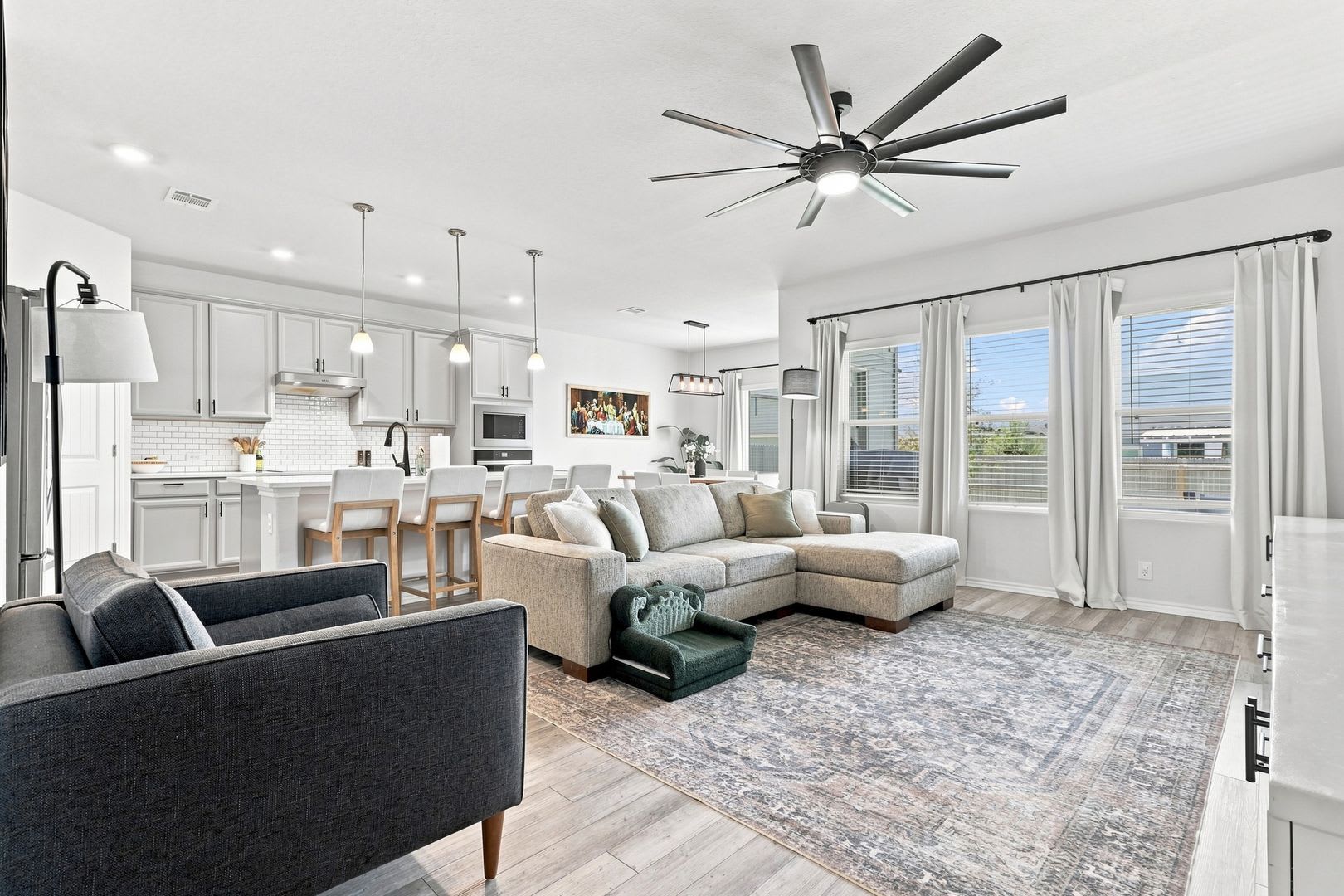Modern 3BR + Office Near Lackland A.F.B. – photo 4