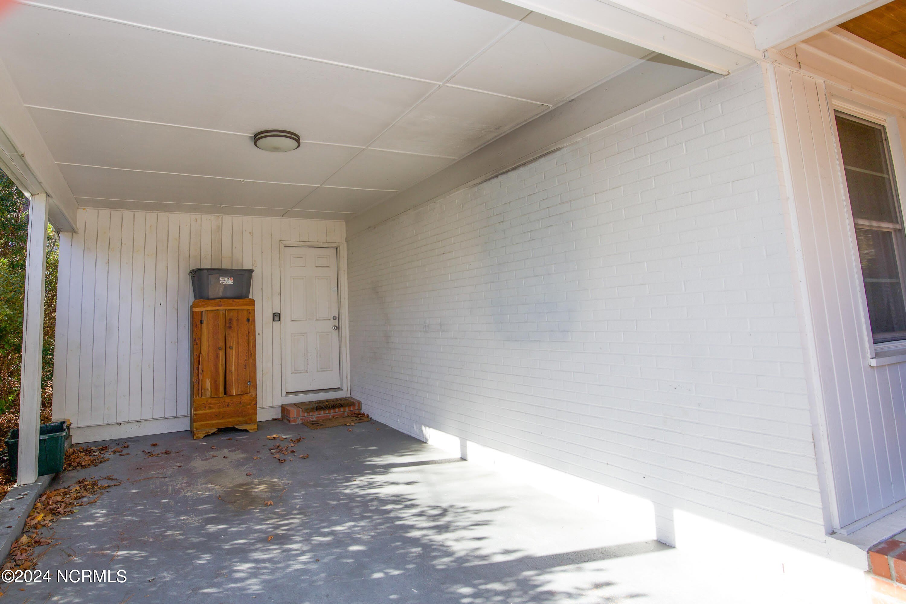 200 W Delaware Avenue – photo 4