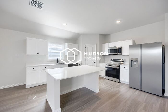 426 Rose Avenue – photo 3