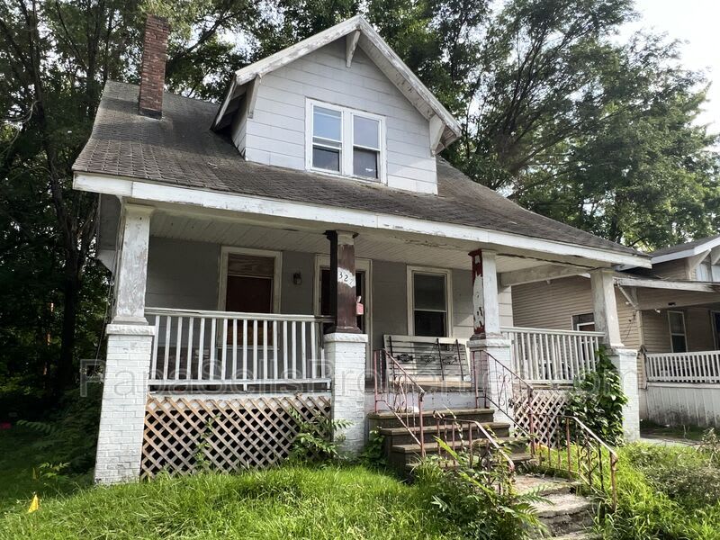 327 E Stuart Ave – photo 1