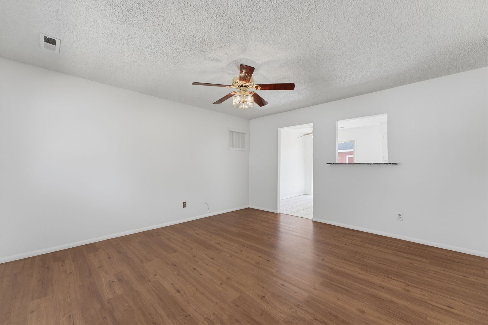 Charming 3-bedroom, 1.5-bath home in Springdale – photo 3