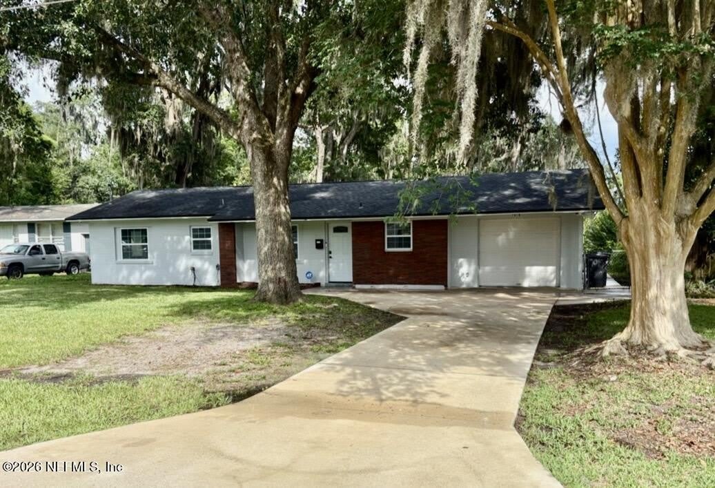 7018 BONNIE BRAE Lane – photo 1