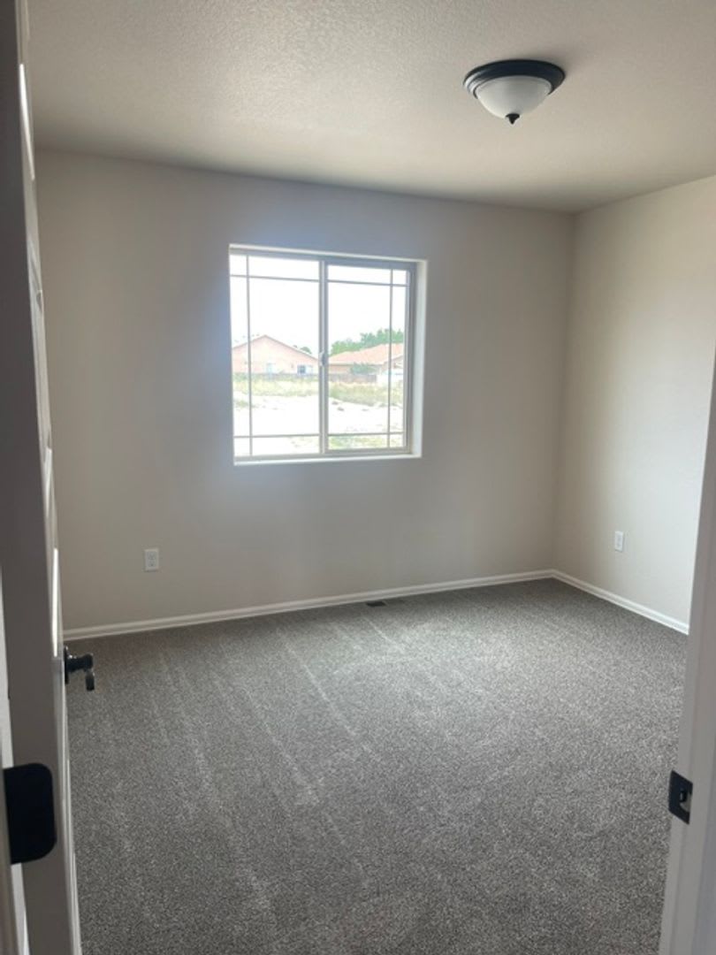 All Prospective Tenants Must Submit A 58 Non Refundable Application Fee Per Applicant Online And Be Pre Qualified Prior To Any Showings – photo 5