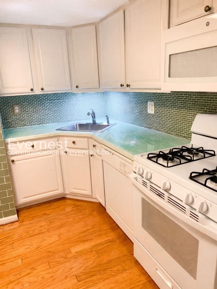1528 Northgate Square – photo 2