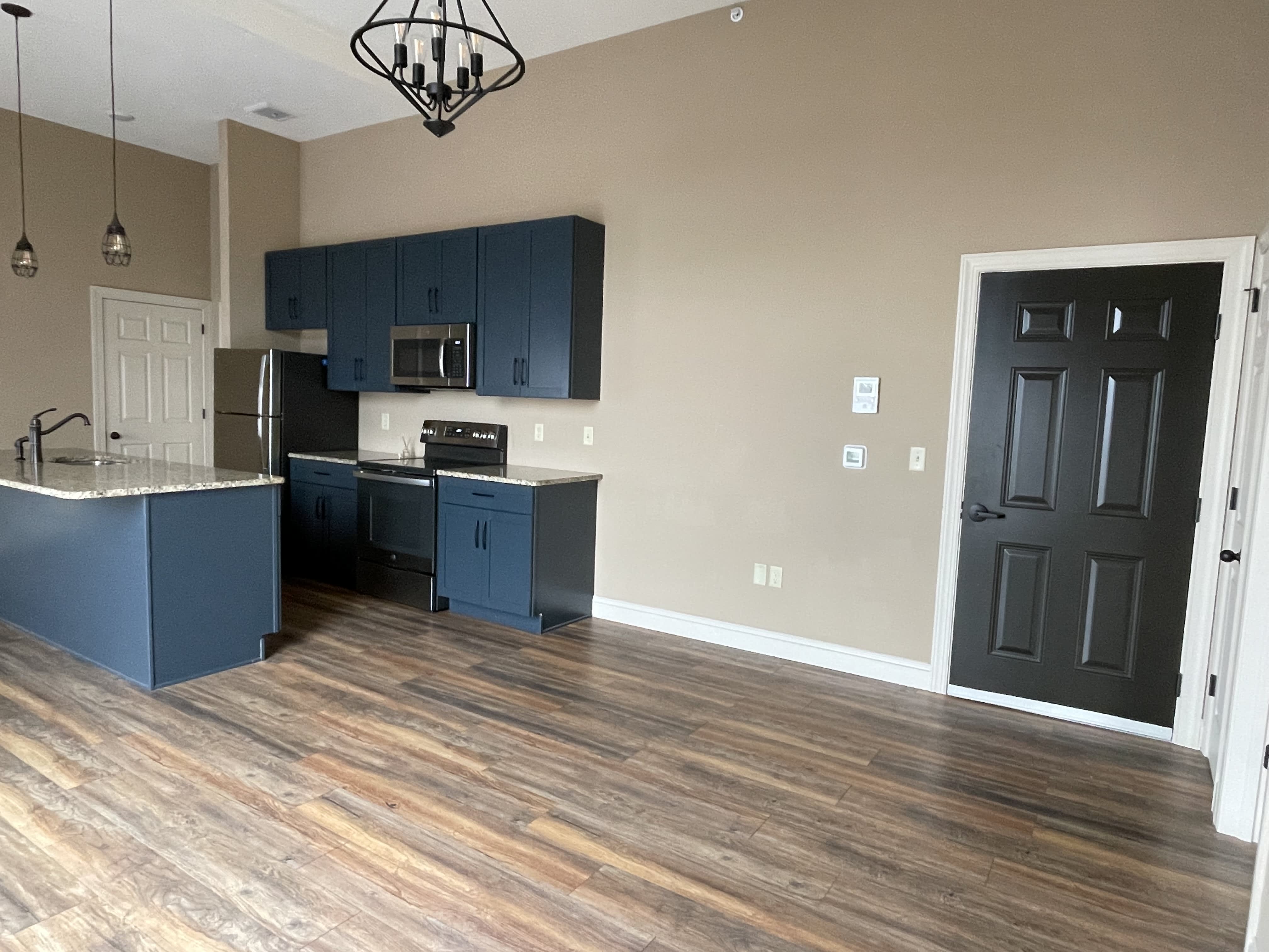 245 W Broad St – photo 1