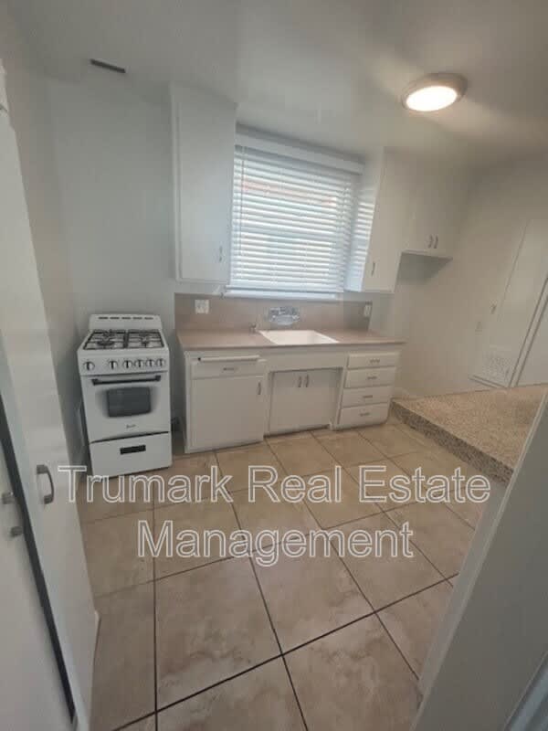 1253 S Glendale Ave – photo 3
