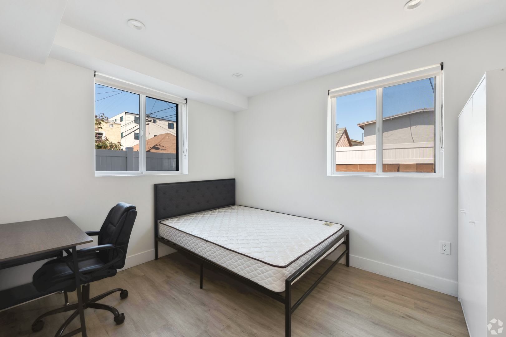 MH 1297 W 36th St – photo 4