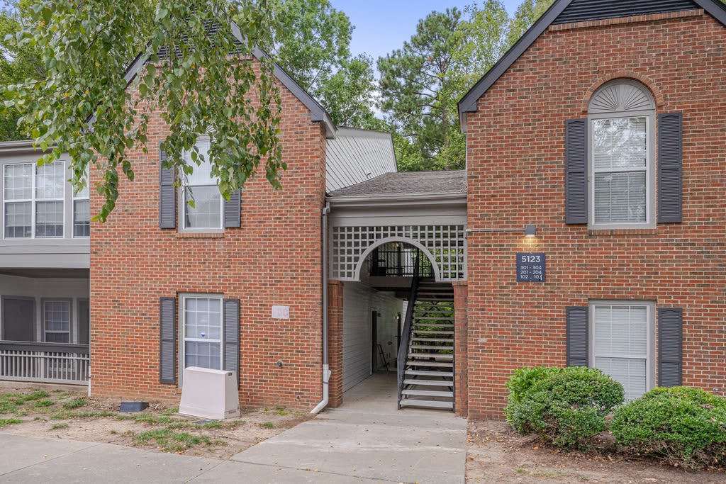 Southpoint Estate Apartments – photo 2