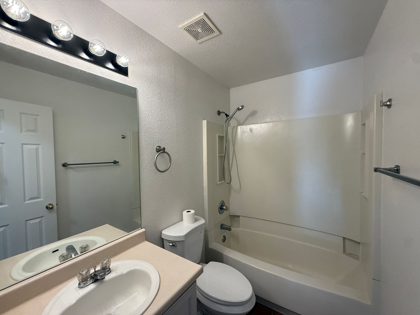 Like New 3 Bed 3 Bath Home Located In Stetson Hills The Powers Corridor – photo 1