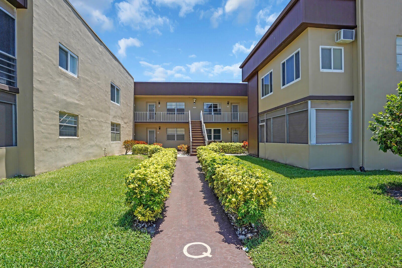 810 Burgundy Q – photo 1