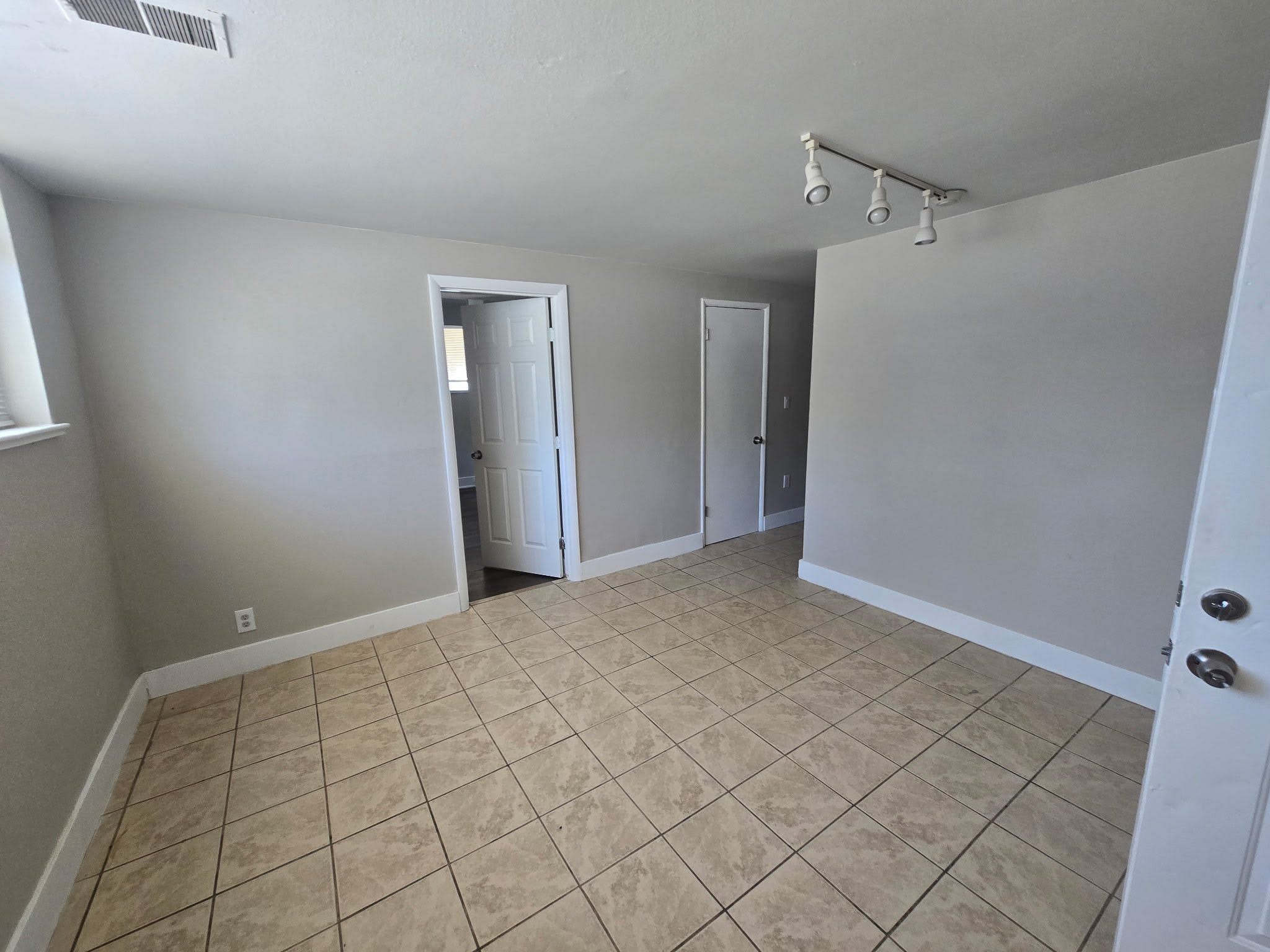 1643 Beeler Street – photo 4