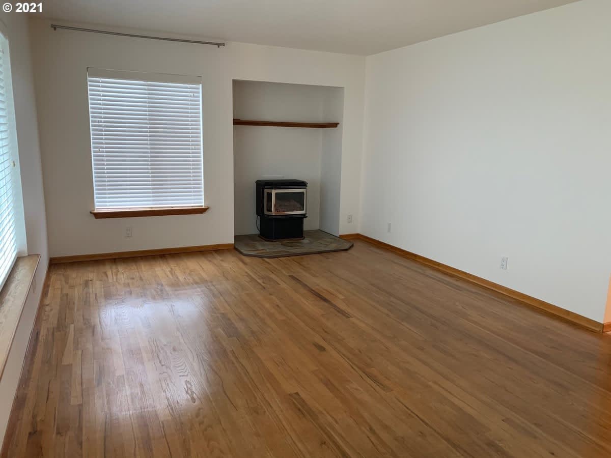 2101 East 6th Street – photo 4