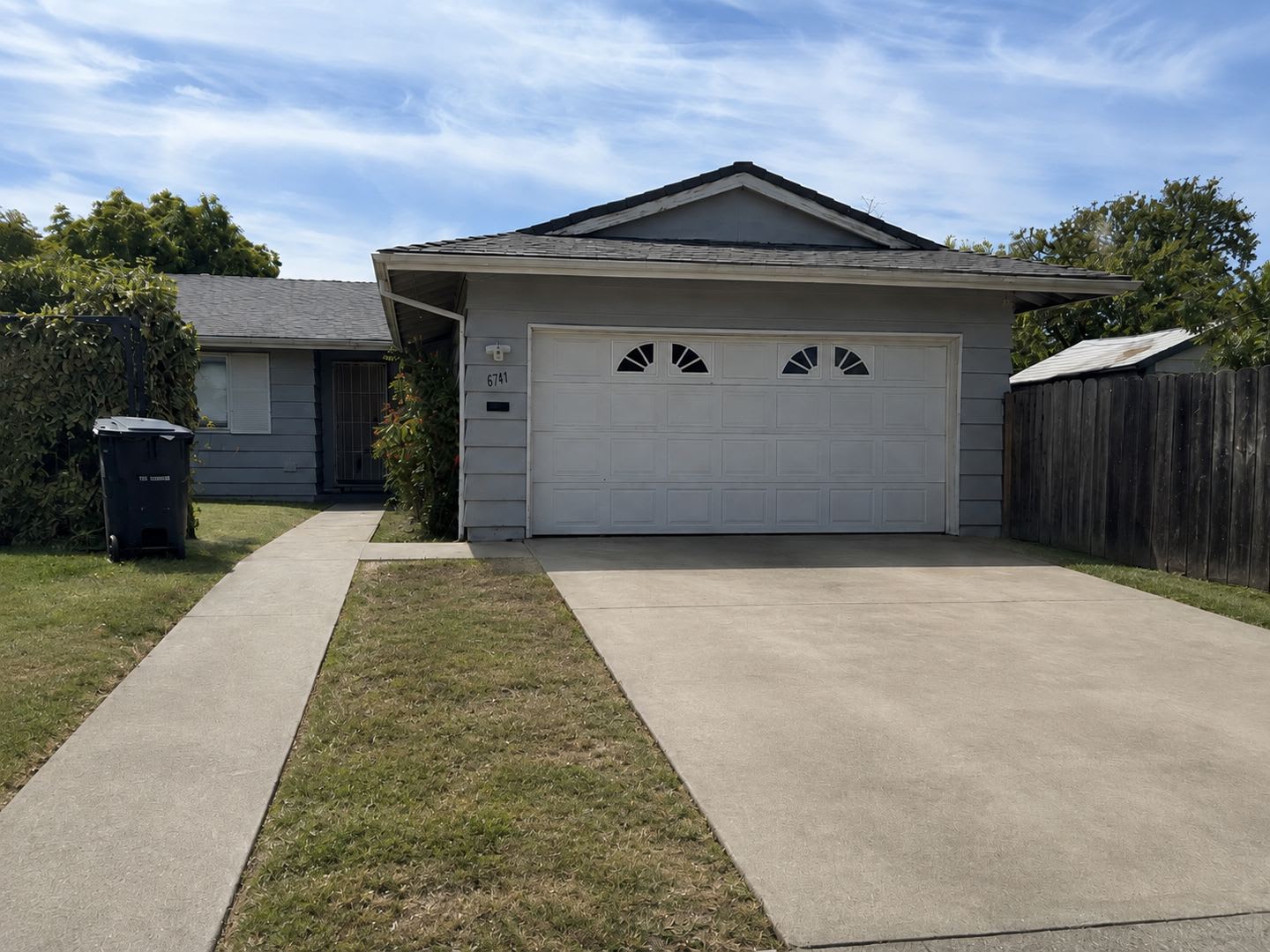 Charming 3-Bedroom Home with Oversized Backyard – photo 1