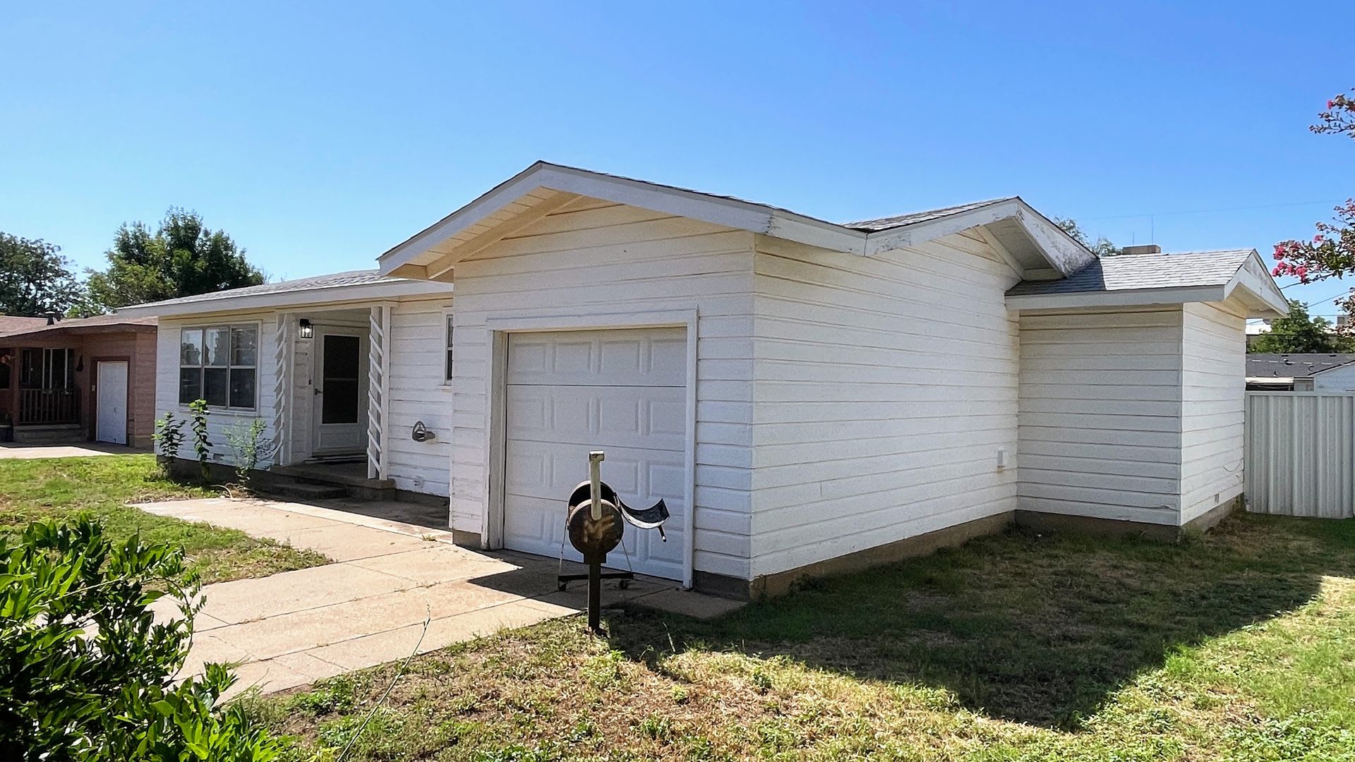 Charming 3-Bedroom, 1.5-Bath Single-Family Home for Rent in Snyder, TX! – photo 3