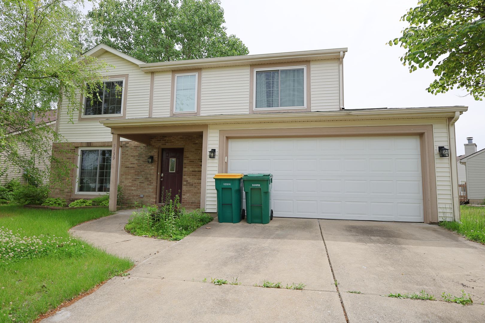 Spacious 4-Bedroom Home with Pond Views & Private Backyard – photo 1