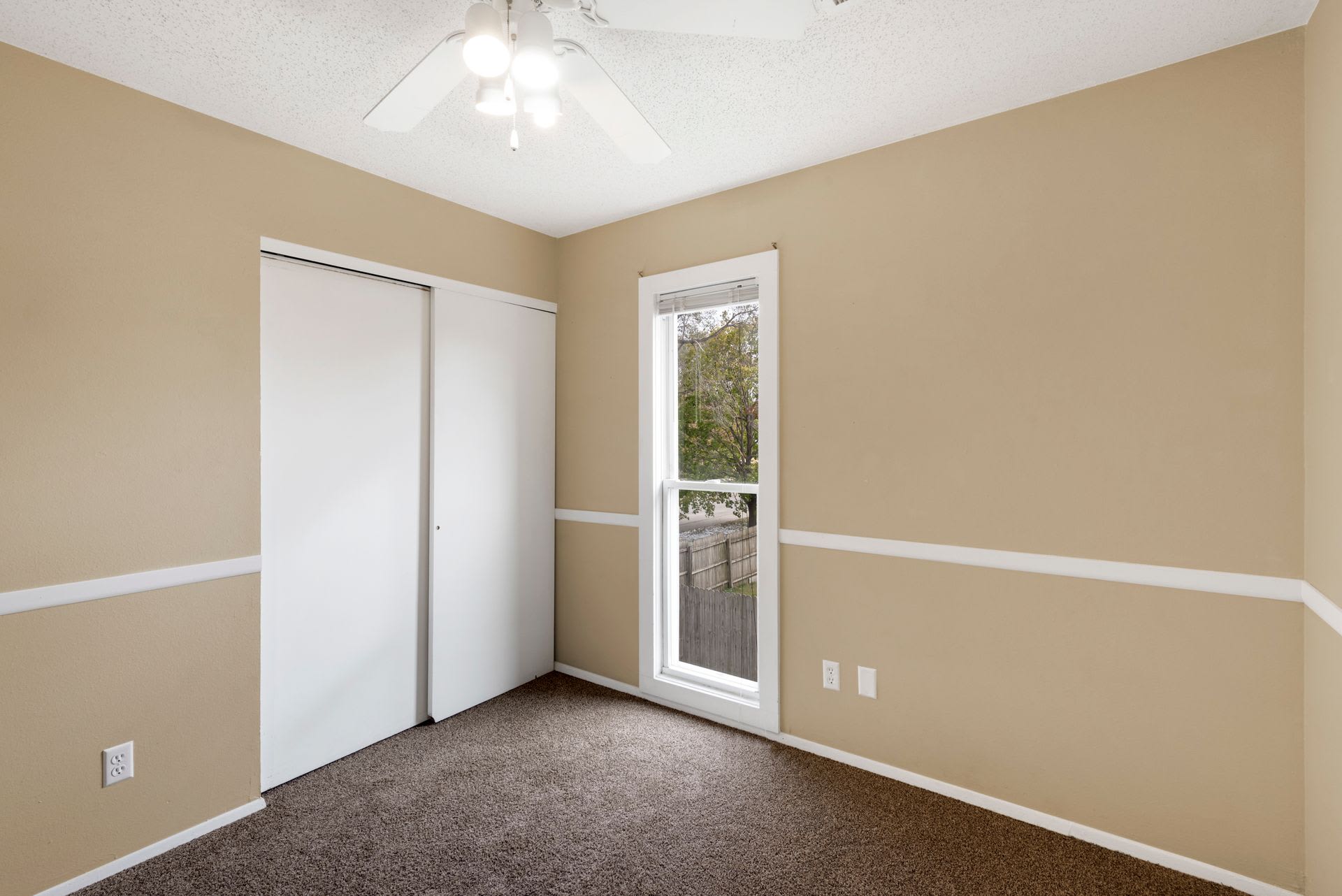 Large 3 Bedroom Apartments PET FRIENDLY! – photo 5