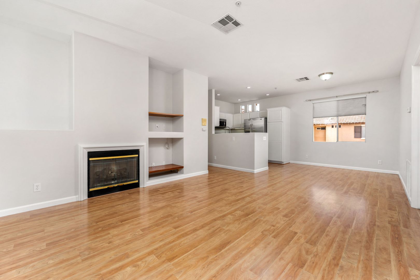 Bright Second Story Condo with 2 Car Garage in The Orchards – photo 3