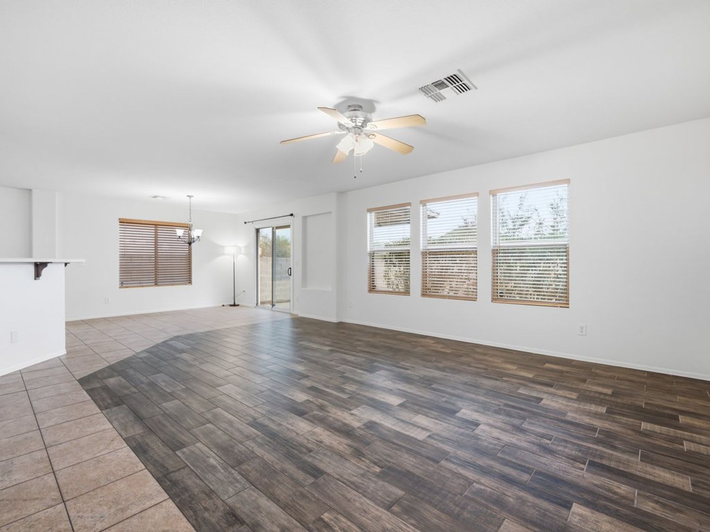 Spacious Two Story Home With Modern Features Large Backyard – photo 3