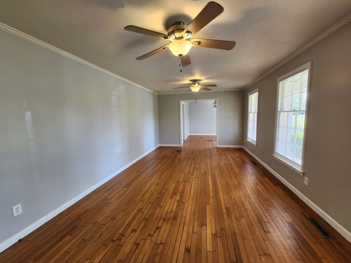 500 Move In Discount Charming 3Br 2Ba Brick Home With Vintage Flair Expansive Backyard Walk To Vsu – photo 2