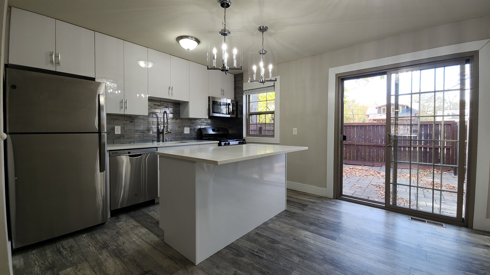 550 S. Clay – photo 2