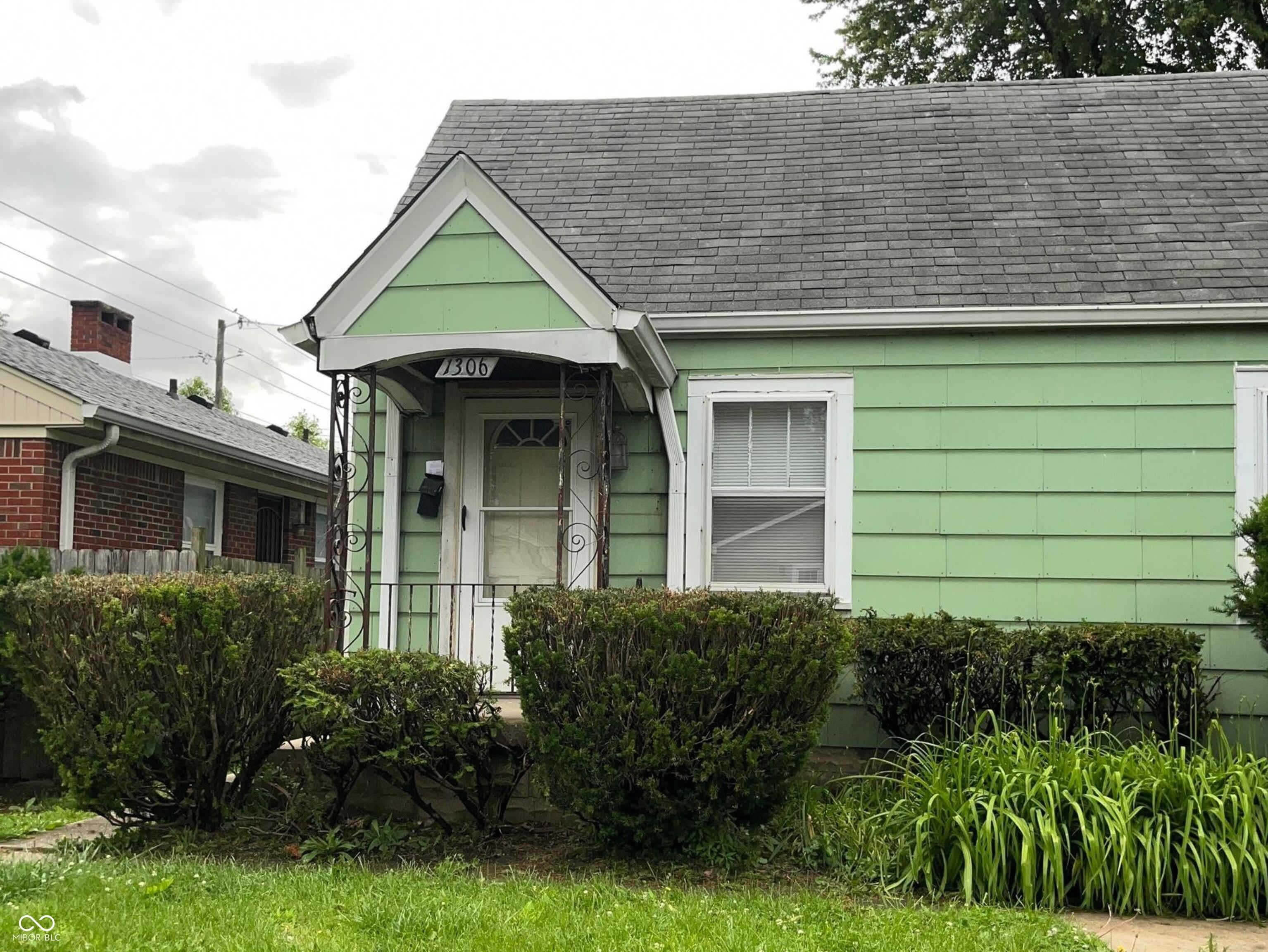 1306 N Chester Avenue – photo 2