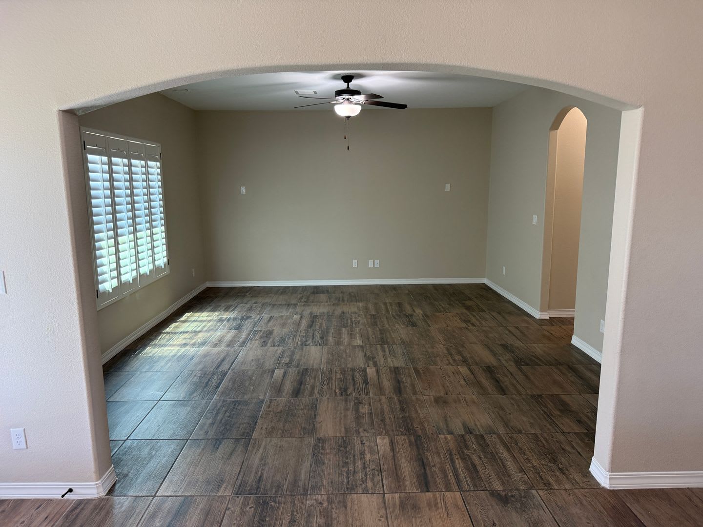 Upper Valley 4 Bdrm 2 5 Bath – photo 5