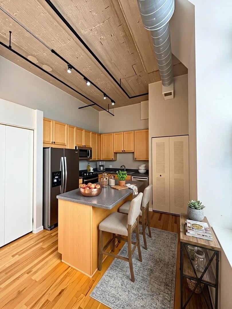 758 N Larrabee Street – photo 2