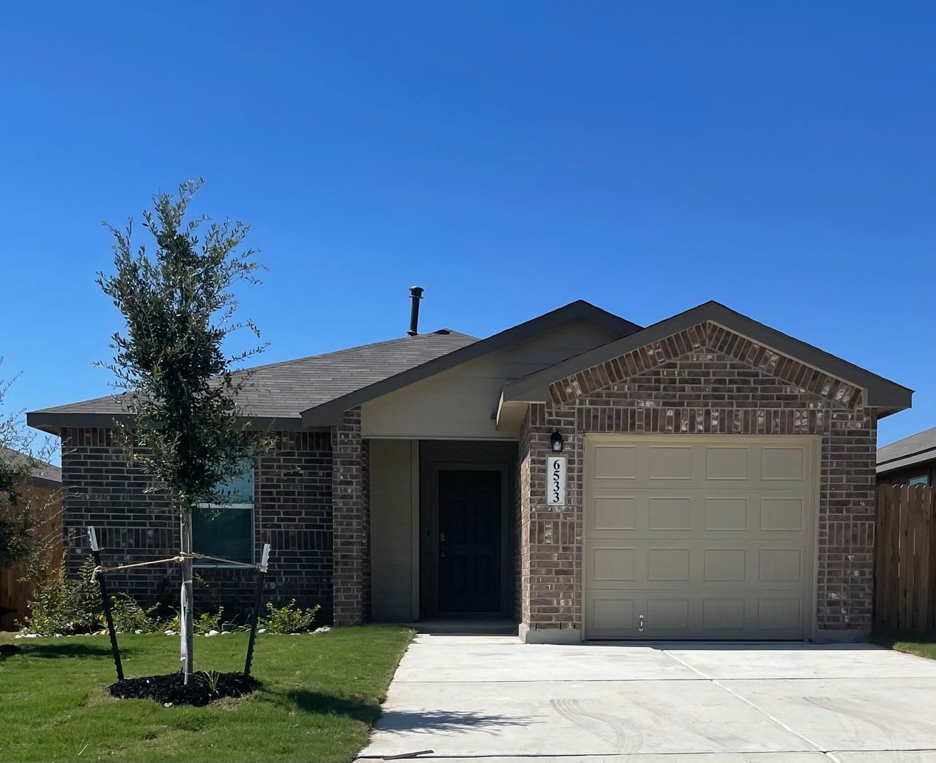 2 Week Free Move-In Special! Modern 3-Bedroom Home in Whisper Falls with Resort-Style Amenities – photo 1