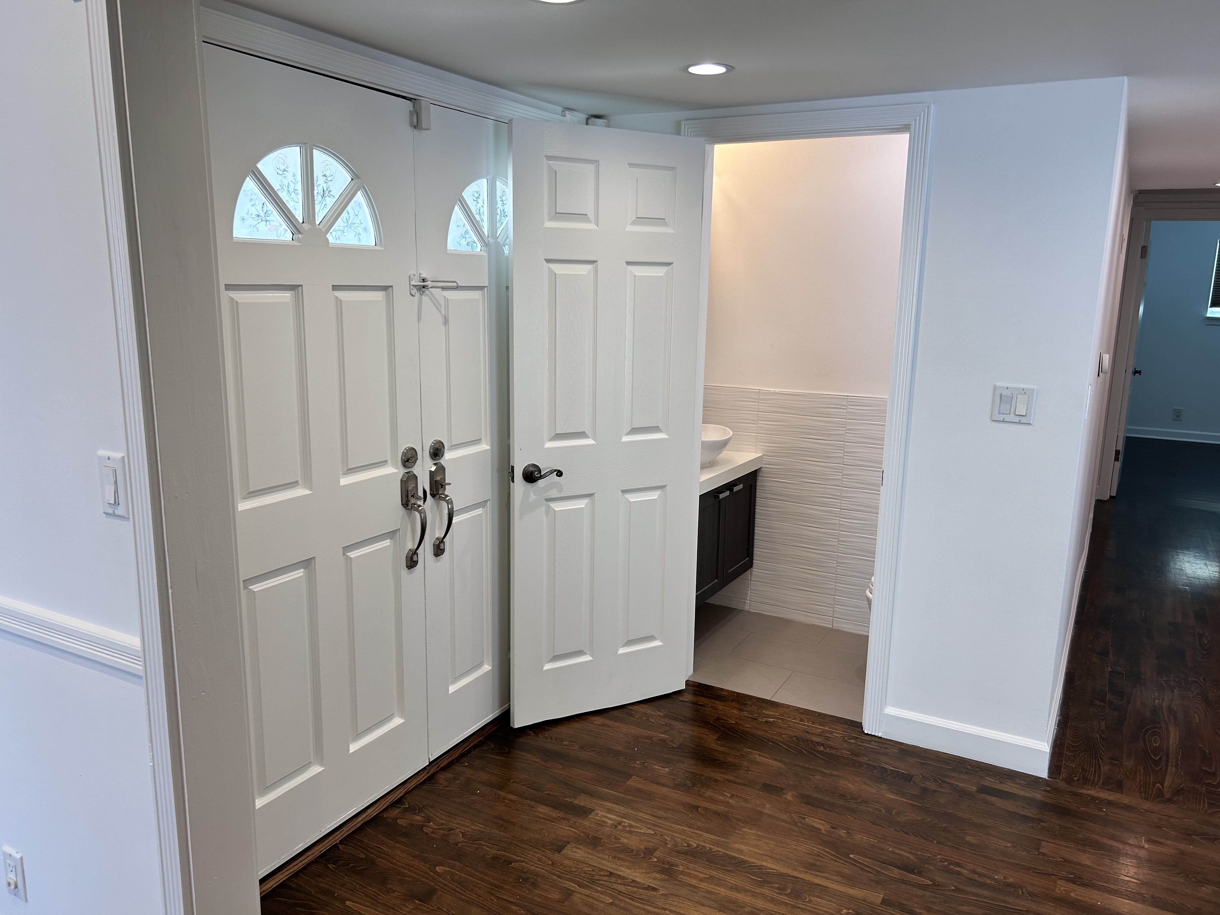 23723 Oxnard St – photo 2