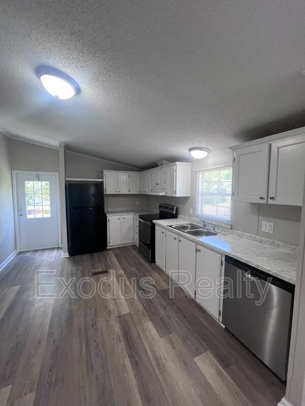 114 Kathleen Terrace – photo 3