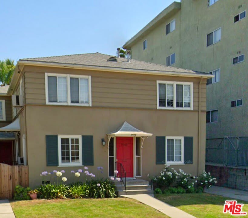11928 Magnolia Blvd – photo 1