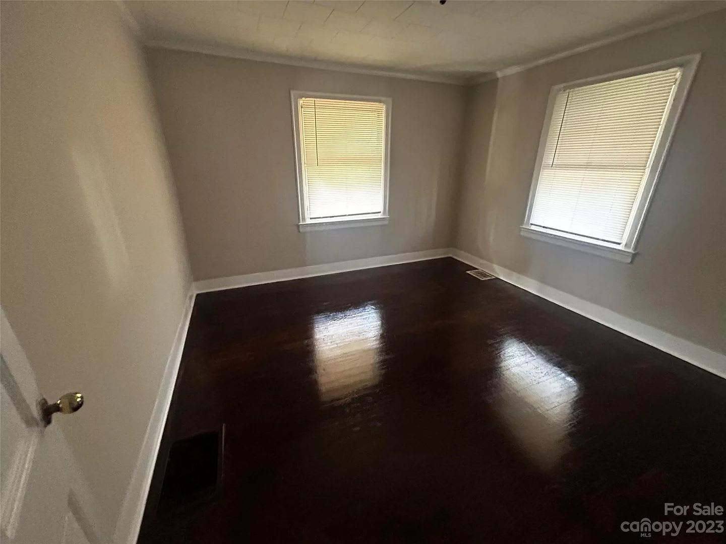 Room in 3 Bedroom Home at Crispin Ave – photo 2