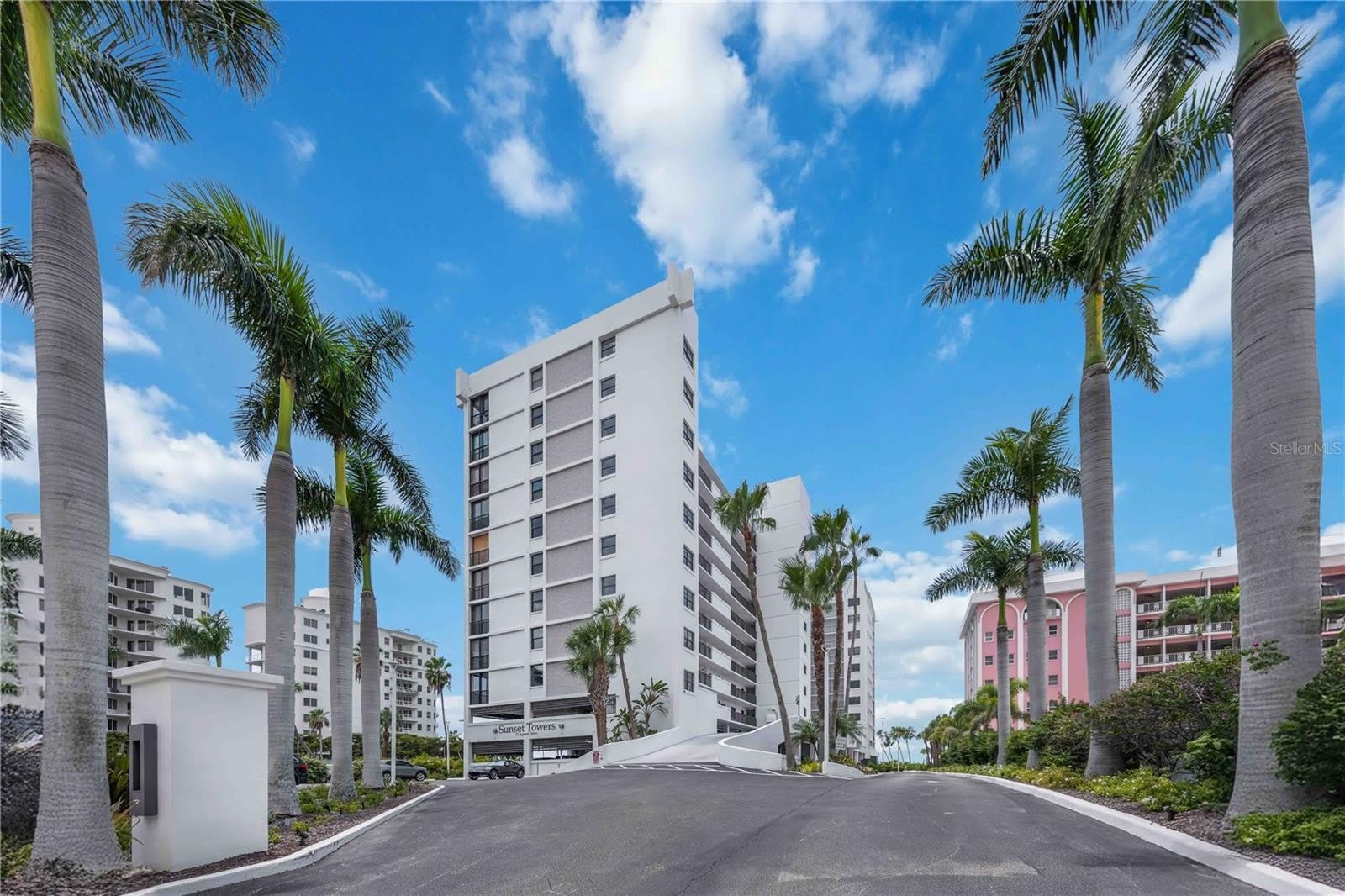 11 SUNSET Drive – photo 1