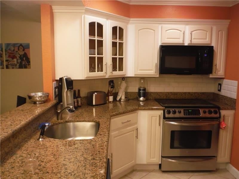 1515 E Broward Boulevard – photo 3
