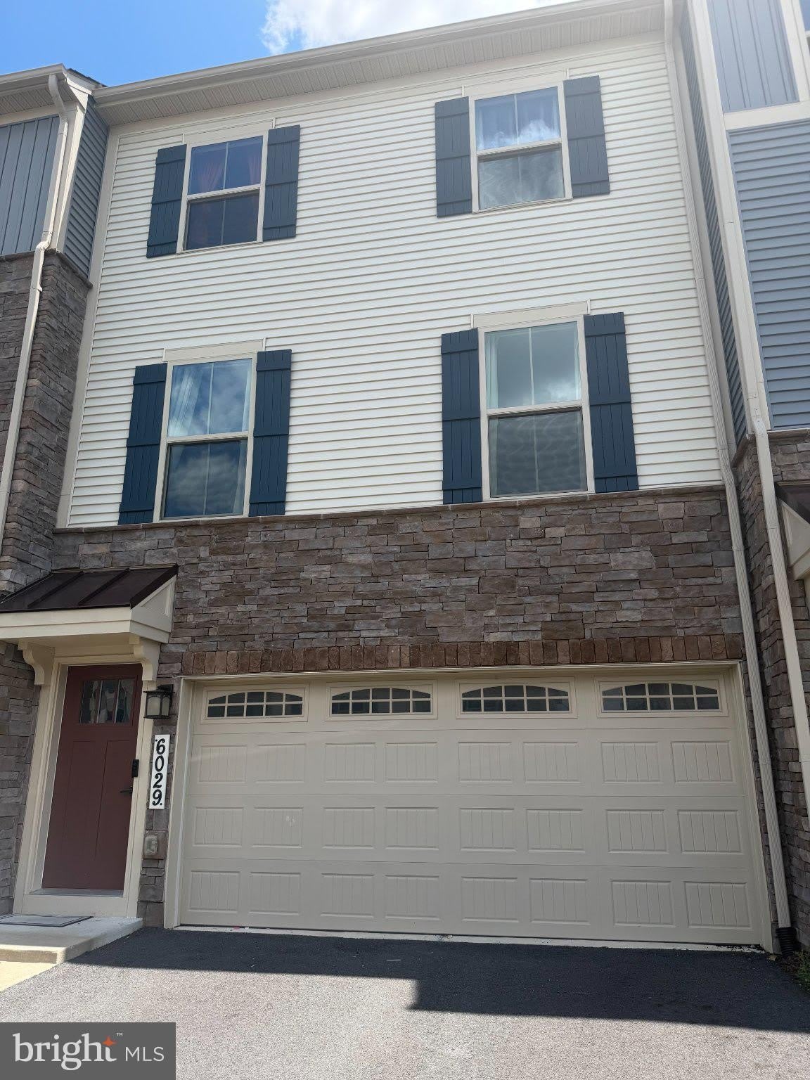 6029 GOSHAWK Street – photo 1